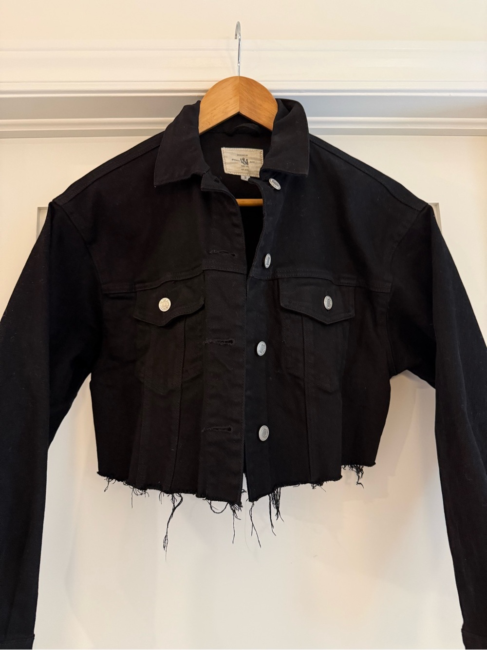 Cropped Black Denim Jacket with Frayed Hem